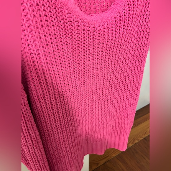 AMERICAN EAGLE OVERSIZED PINK SWEATER - Picture 3 of 4